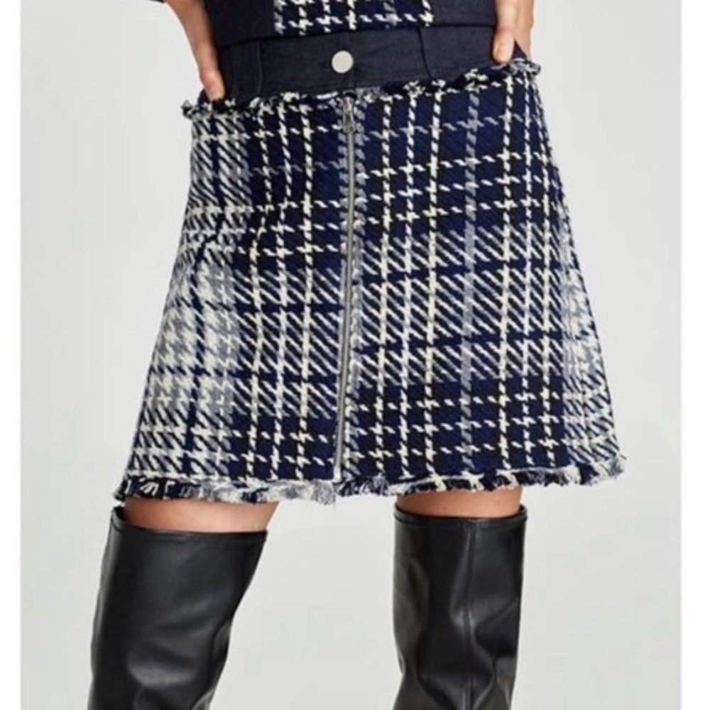 Zara Tweed Skirt Raw Hem Fringe Mini Skirt Black White Gray Plaid Size XS